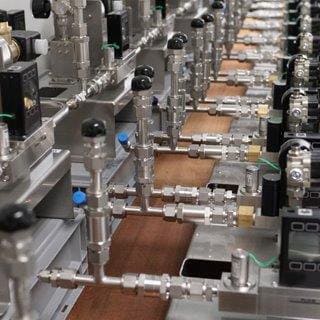 Системы подачи газов в аппаратах ИВЛ созданы с применением множества компонентов Swagelok
