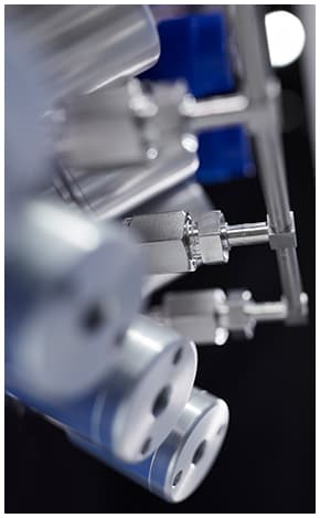 Ultrahigh-purity fluid system