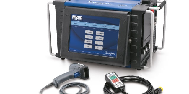 Svařovací systém Swagelok v modré barvě s laserovou čtečkou a ovládacím kabelem