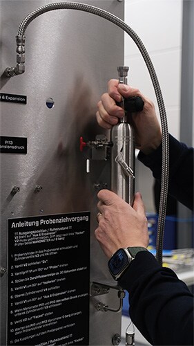 Probenahmezylinder auf Panel