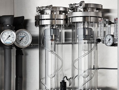Swagelok technician performing ammonia sampling, ensuring accurate collection and analysis of ammonia in industrial environments to meet safety standards.