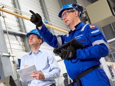 Swagelok team members providing turnaround support services, ensuring efficient maintenance and system optimization during planned outages.