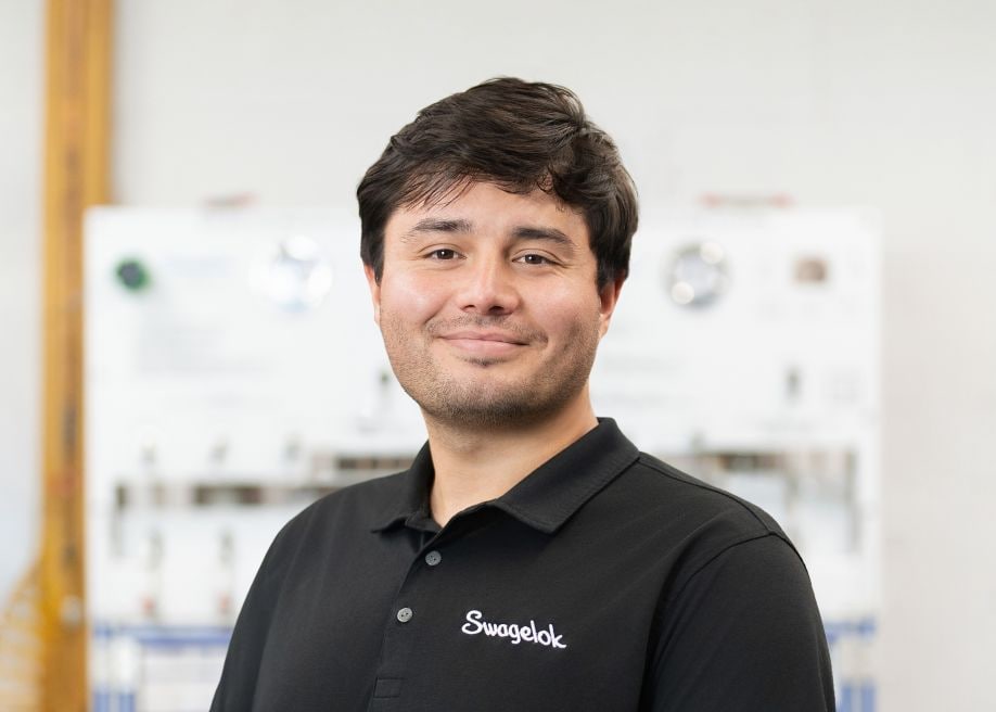 Mark Norell, Field Engineer