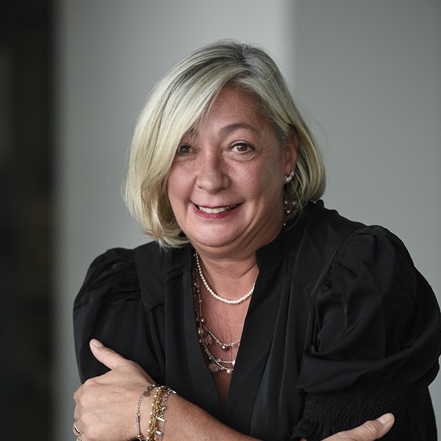 iris-de-sanctis-cs-associate