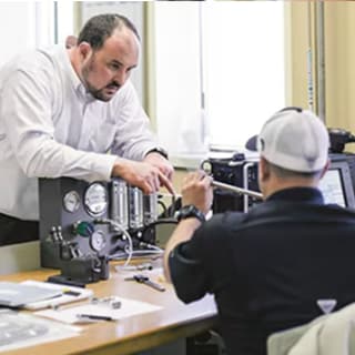 swagelok trainer instructing student