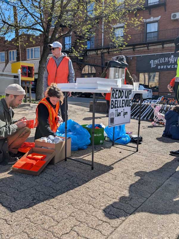 Redd Up Bellevue volunteers setting up work station