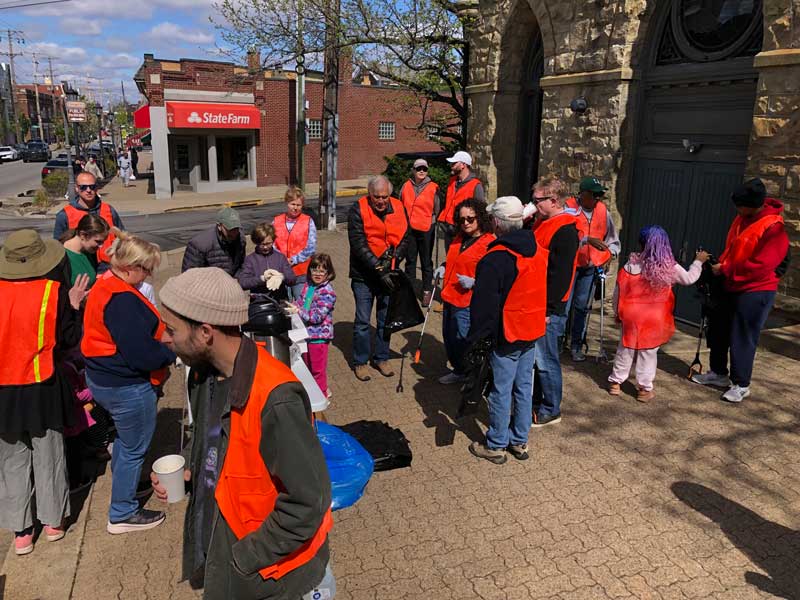 Redd Up Bellevue volunteer clean up group photo