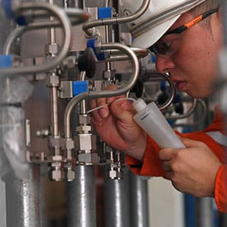 swagelok field engineer leak detection service