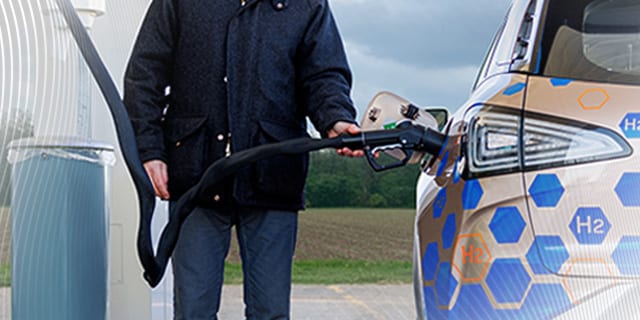 Hydrogen vehicle refuelling at an H2 station, representing tube fitting safety training for hydrogen mobility applications