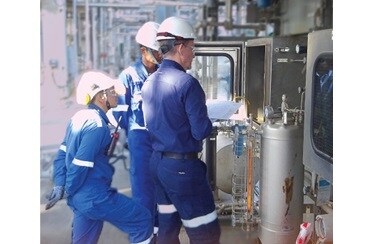 Swagelok engineer grab sampling evaluation